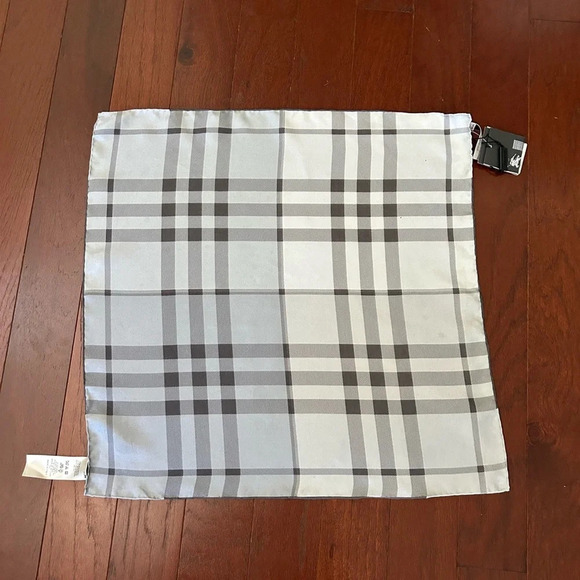 Burberry 100% Silk scarf the "Check" pattern NWT made in Italy grey n black - Picture 1 of 9
